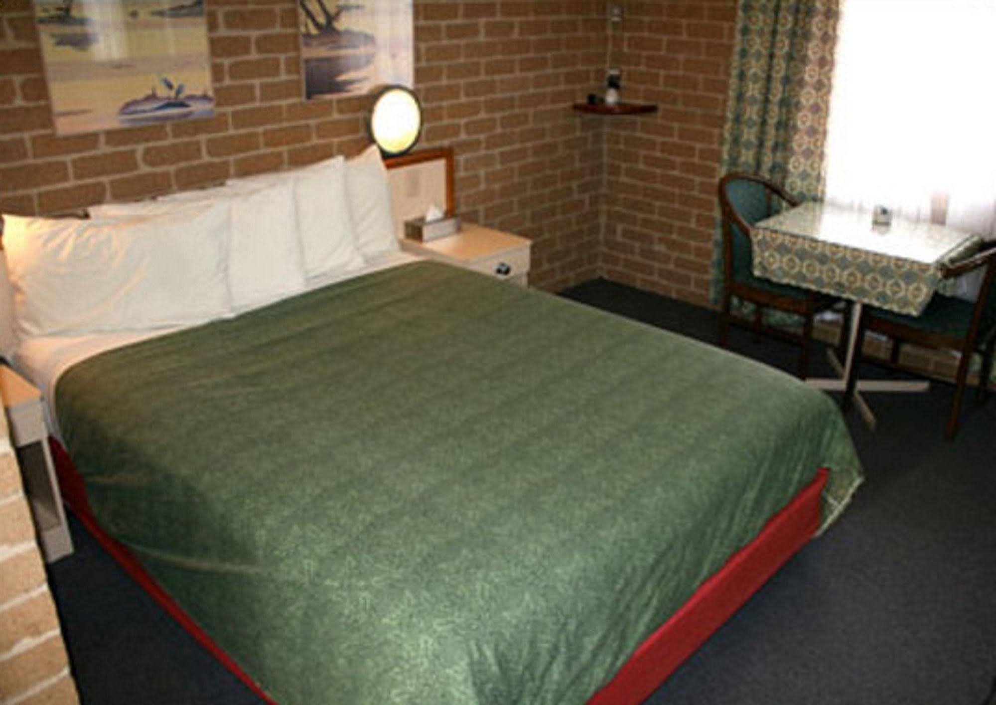 Grand Manor Motor Inn Queanbeyan Exterior foto