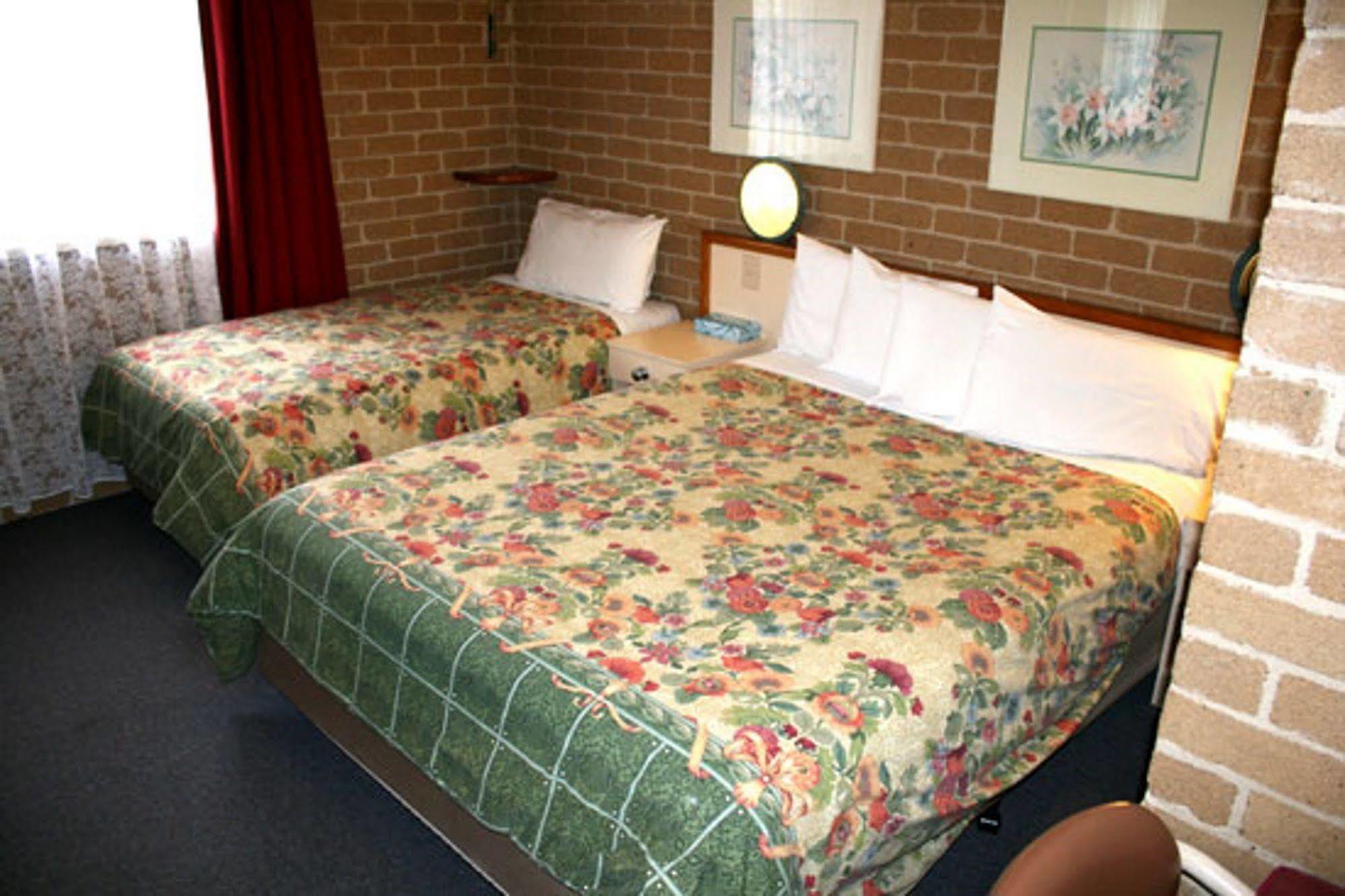 Grand Manor Motor Inn Queanbeyan Exterior foto