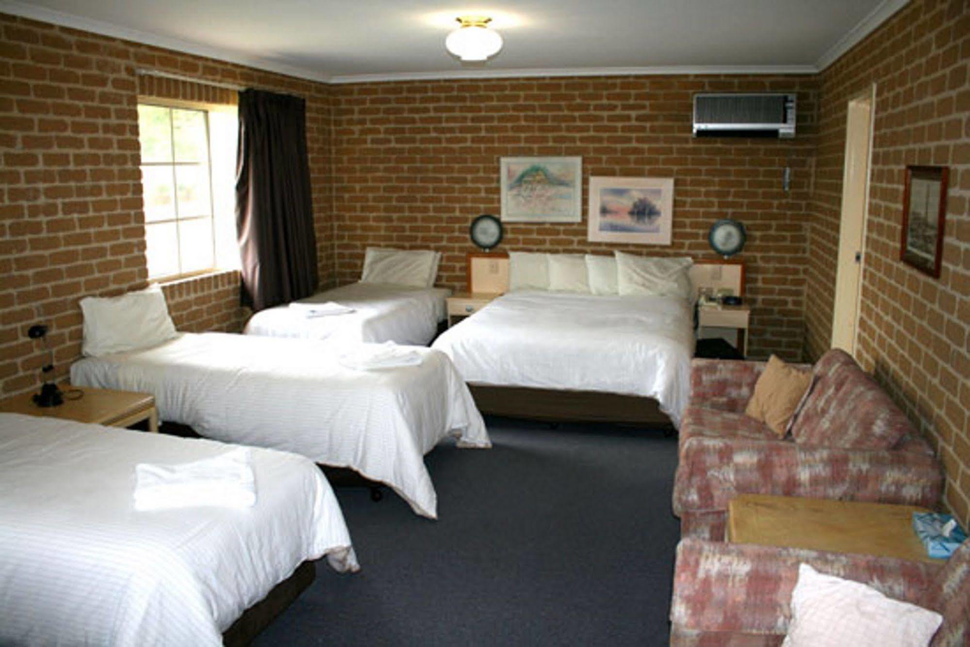 Grand Manor Motor Inn Queanbeyan Exterior foto