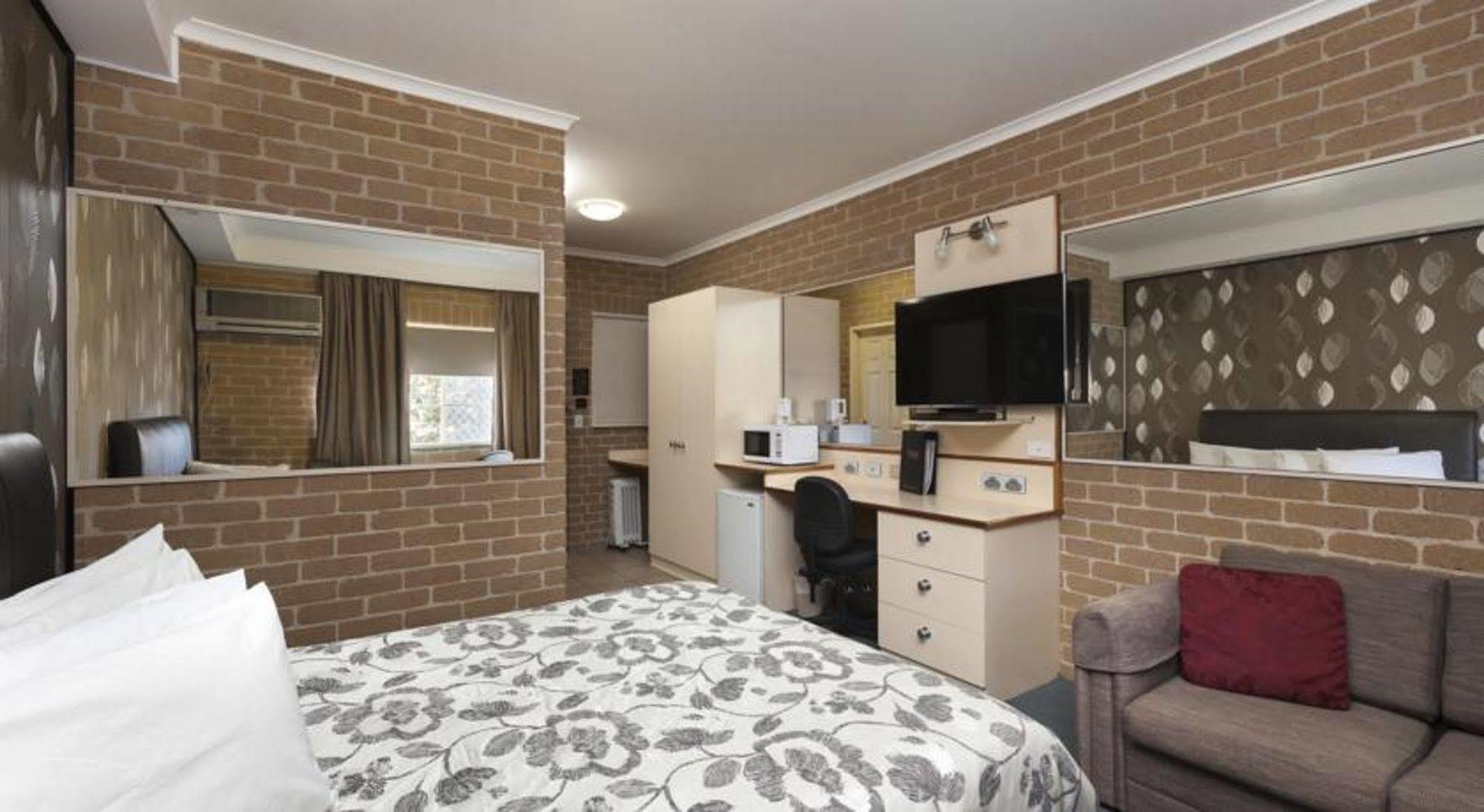 Grand Manor Motor Inn Queanbeyan Exterior foto