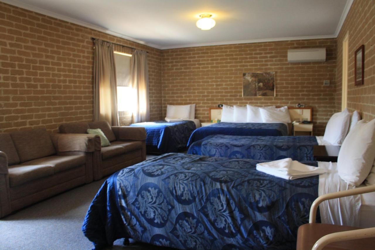 Grand Manor Motor Inn Queanbeyan Exterior foto